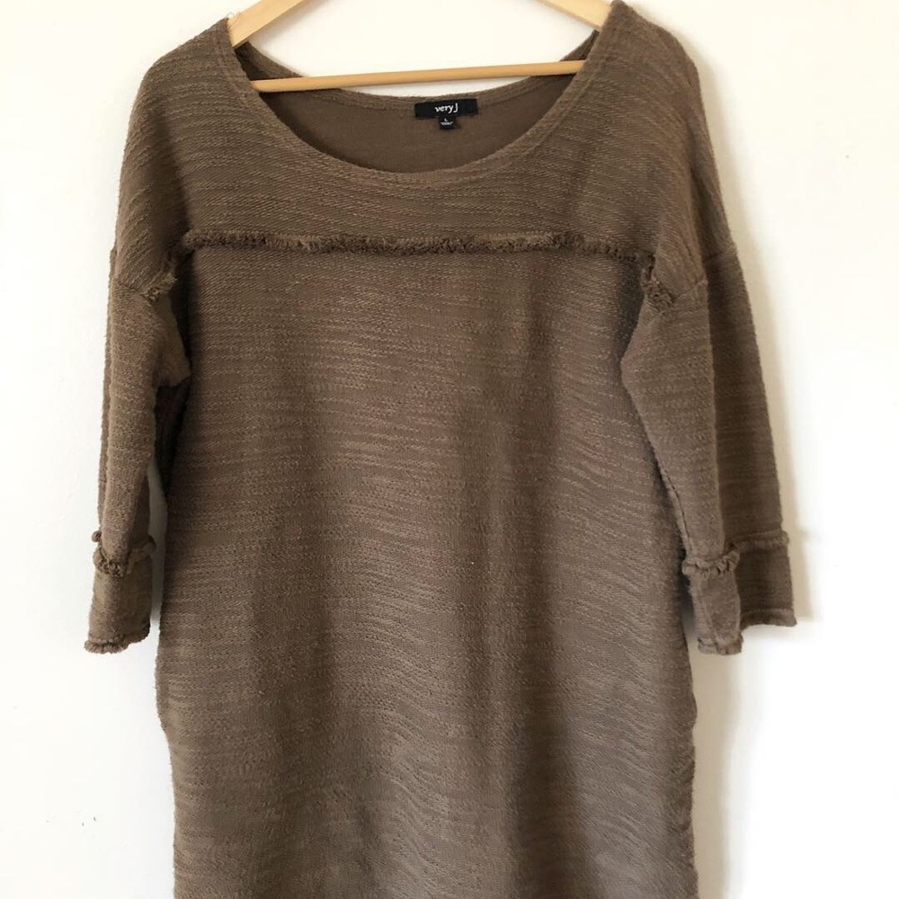Cozy sweater tunic w/pockets 🙌🏼. Brand Very J